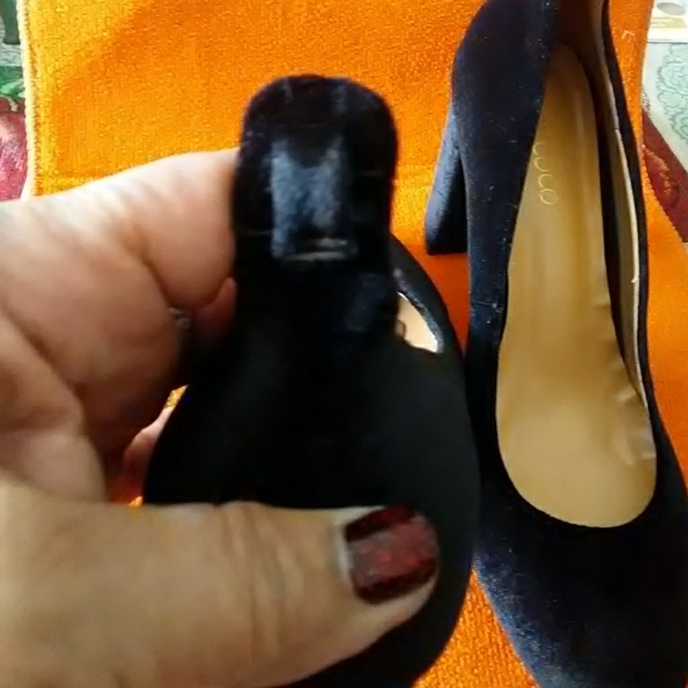 Shoes - Picture 4 of 6